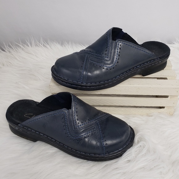 dark blue clarks